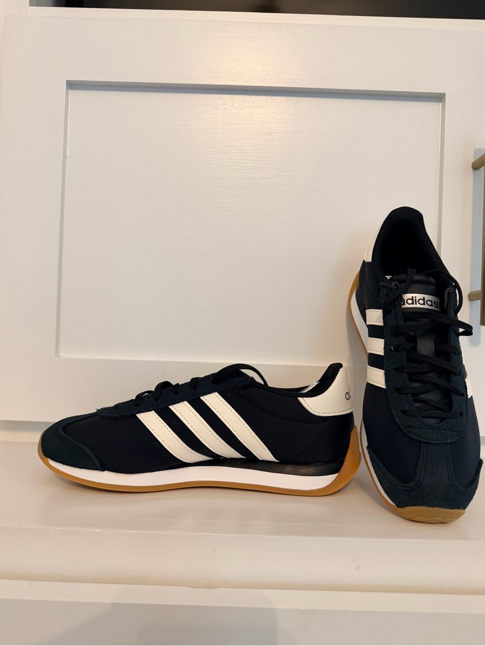 adidas Black & White Runvista Halo Retro Running Shoes w/ Gum Sole Women’s SZ 6